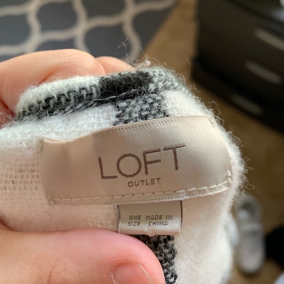 black&white shawl - Picture 2 of 3